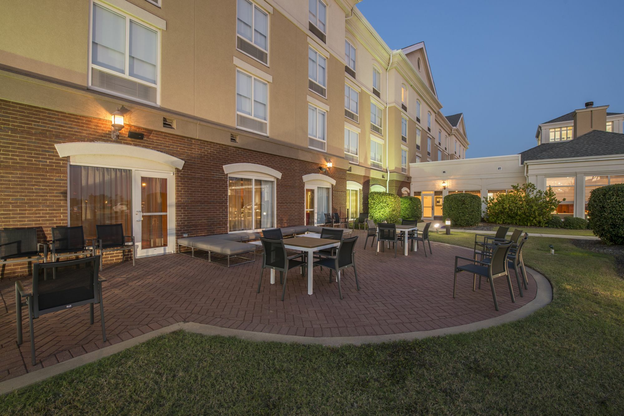 Hilton Garden Inn Tupelo Exterior photo